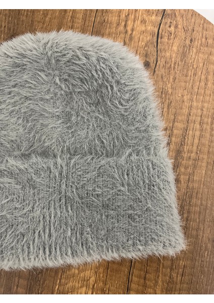 Gri Kadın Yumuşacık Akrilik Kumaş Saçaklı Tüylü Bere – Sıcak Tutucu Kışlık Şapka fiyatları