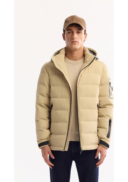 Erkek Bej Kapüşonlu Kaz Tüyü Su İtici Rüzgar Geçirmez -10°C Dayanıklı Şişme Mont A52Y6067