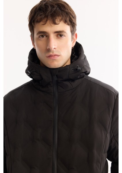 Erkek Siyah Kapüşonlu Su İtici Rüzgar Geçirmez -5°C Dayanıklı Şişme Regular Fit Mont A52Y6075