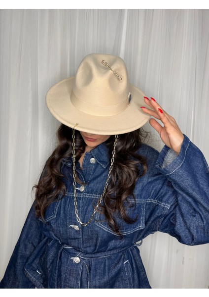 Tasarım Aksesuarlı Panama Fötr Şapka fırsatları