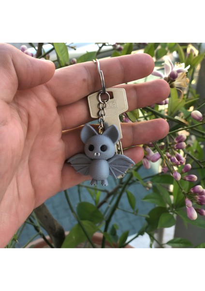 Gri Yarasa Anahtarlık | Sert Plastik Amigurumi Örgü Desenli Figür | Dekoratif Çanta ve Anahtar Süsü fiyatları