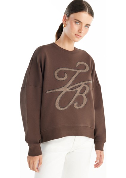 Balıkçı Yaka Nakışlı Koyu Kahve Kadın Sweatshırt TBWRTS1083 modelleri
