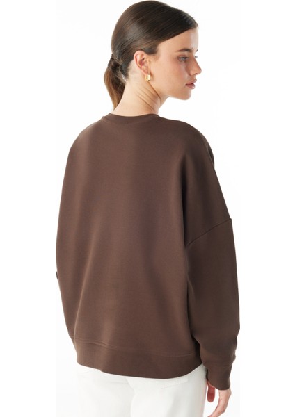 Balıkçı Yaka Nakışlı Koyu Kahve Kadın Sweatshırt TBWRTS1083 fırsatları