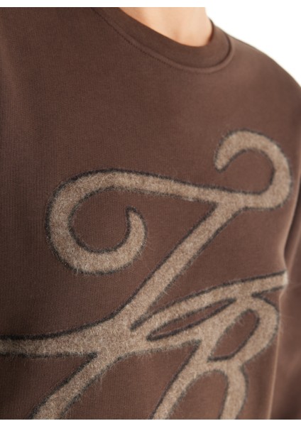 Balıkçı Yaka Nakışlı Koyu Kahve Kadın Sweatshırt TBWRTS1083 indirimleri