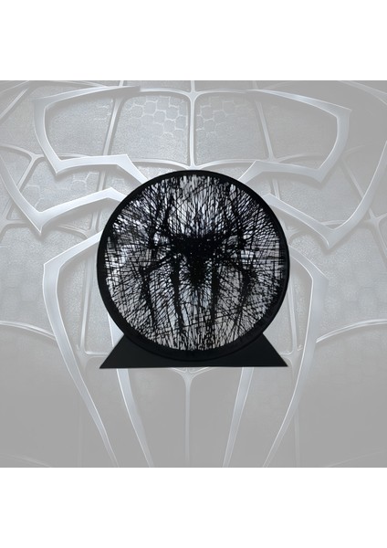 Line Art Masa Süsü Örümcek Adam Silüeti– Ağlardan Örülmüş Sanat | 13 cm