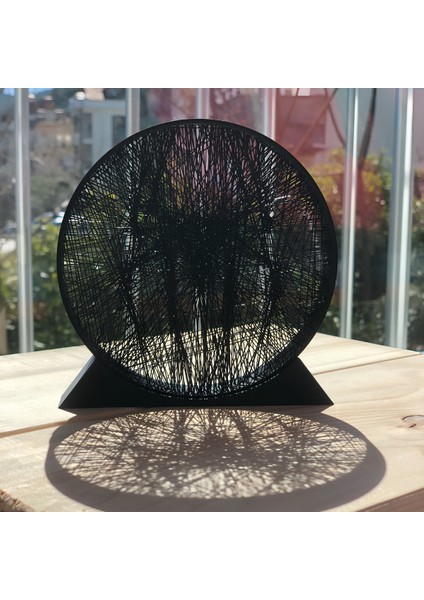 Line Art Masa Süsü Örümcek Adam Silüeti– Ağlardan Örülmüş Sanat | 13 cm fiyatları