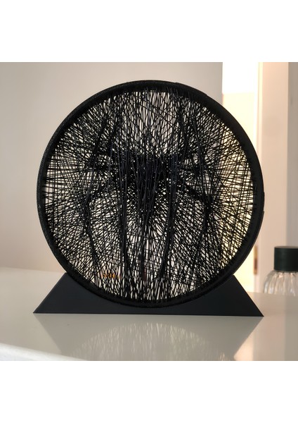 Line Art Masa Süsü Örümcek Adam Silüeti– Ağlardan Örülmüş Sanat | 13 cm indirimleri