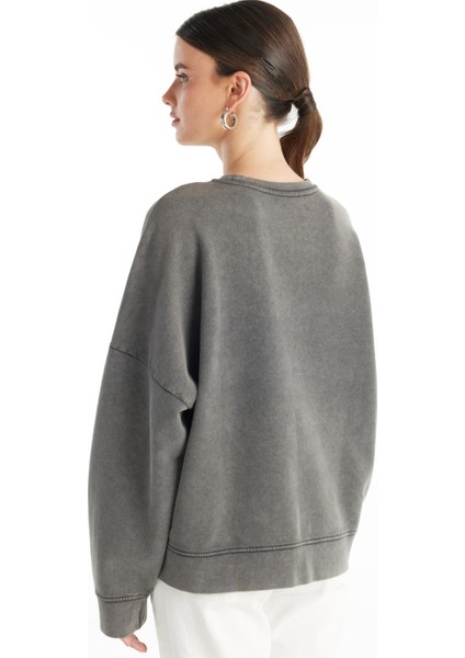 Bisiklet Yaka Nakışlı Antrasit Kadın Sweatshırt TBWRTS1081 modelleri