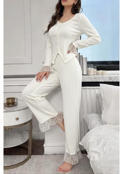 Bej Pamuklu Pamuklu Yumuşak Dantel Detaylı Pijama Takımı fiyatları