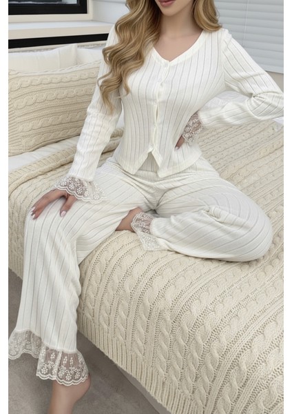 Bej Pamuklu Pamuklu Yumuşak Dantel Detaylı Pijama Takımı