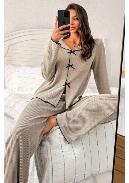 Bej Fiyonk Detaylı Pamuklu Uzun Kollu Pijama Takımı fırsatları