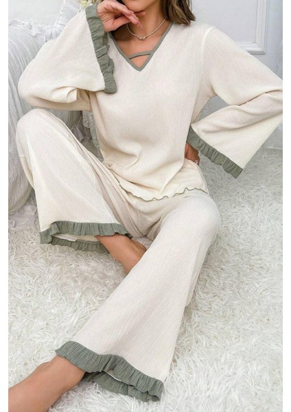 V Yaka Yeşil Fırfır Detaylı Ispanyol Paça Pijama Takımı