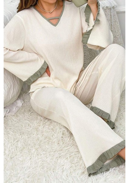 V Yaka Yeşil Fırfır Detaylı Ispanyol Paça Pijama Takımı fiyatları