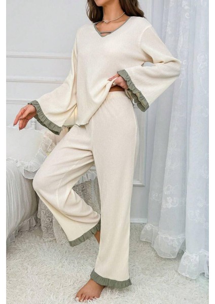 V Yaka Yeşil Fırfır Detaylı Ispanyol Paça Pijama Takımı fırsatları