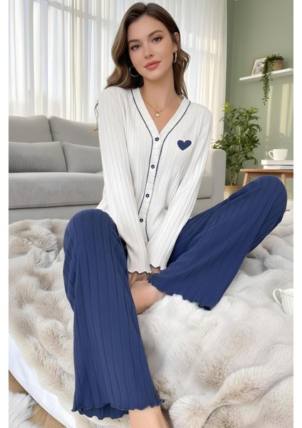 Kalp Detaylı Nakışlı Bej - Lacivert Uzun Kollu Pijama Takımı