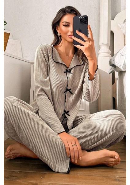 Bej Fiyonk Detaylı Pamuklu Uzun Kollu Pijama Takımı