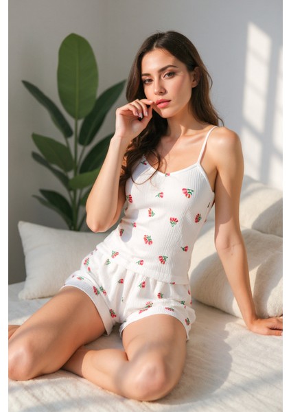 Ekru Askılı Üst & Çiçek Desenli Şortlu Yazlık Pijama Takımı modelleri