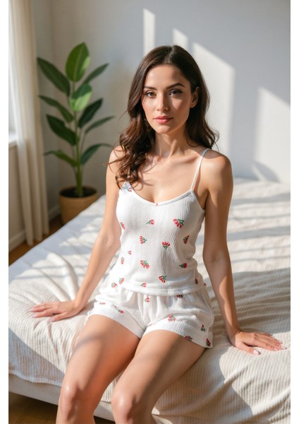 Ekru Askılı Üst & Çiçek Desenli Şortlu Yazlık Pijama Takımı fırsatları
