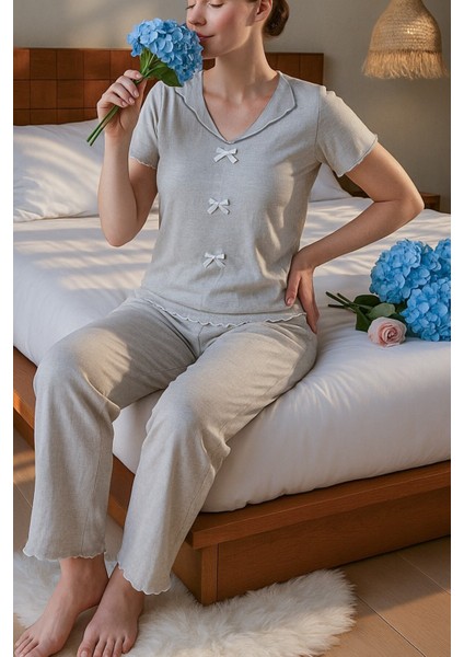 Pamuklu Gri Fiyonk Detaylı Mevsimlik Pijama Takımı modelleri