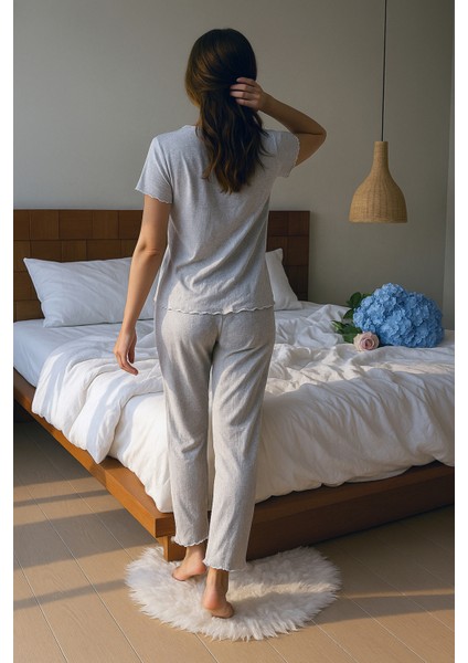 Pamuklu Gri Fiyonk Detaylı Mevsimlik Pijama Takımı fırsatları