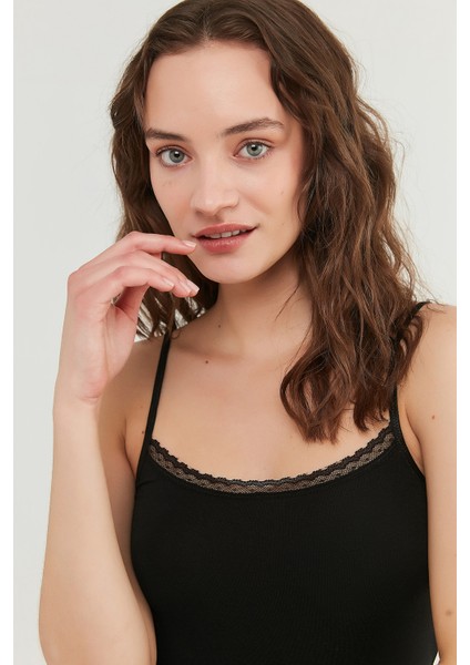 Modal Ince Askılı Siyah Atlet