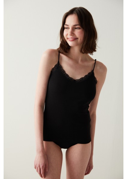 Siyah İnce Askılı Dantel Detaylı Atlet