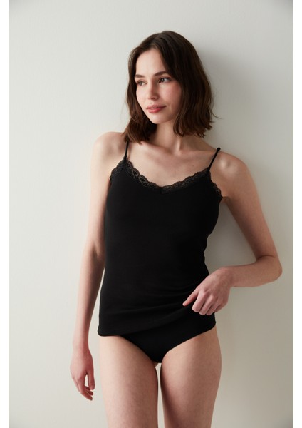 Siyah İnce Askılı Dantel Detaylı Atlet