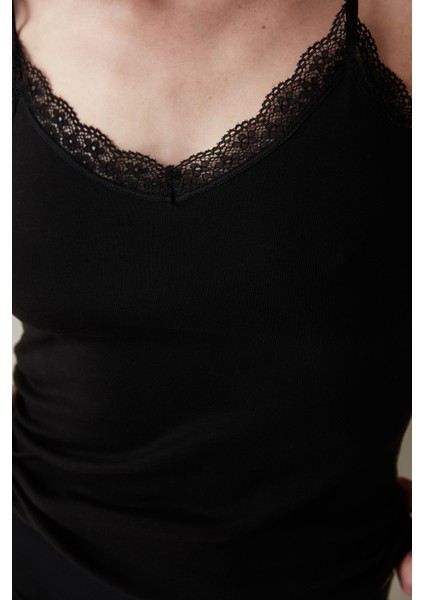 Siyah İnce Askılı Dantel Detaylı Atlet