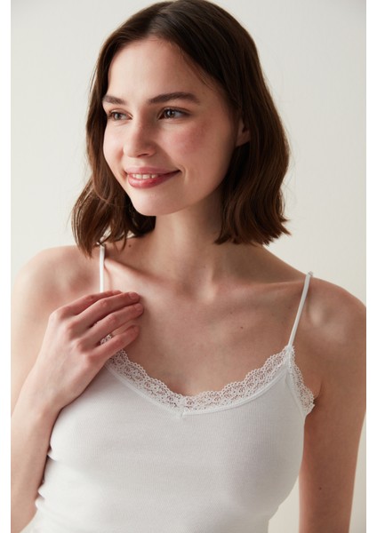 Beyaz İnce Askılı Dantel Detaylı Atlet