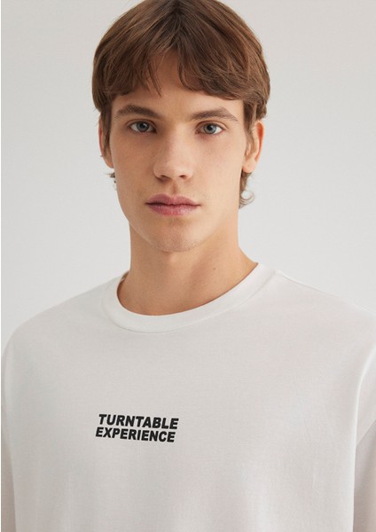 Sırt Baskılı Beyaz Tişört 0612410-70057