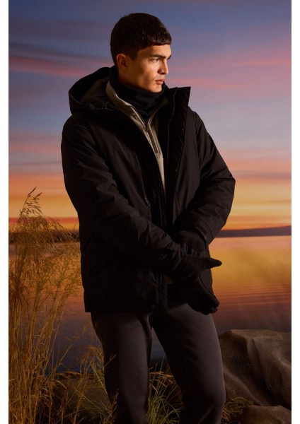 Su İtici Regular Fit Kapüşonlu Fermuarlı İç Cepli Cebi Pelüşlü Mont E9248AX25WN