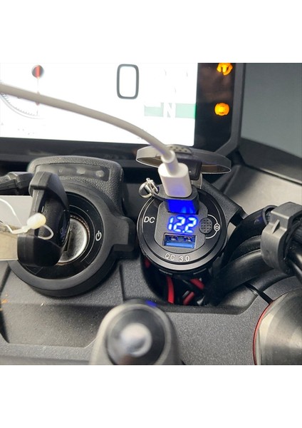 Motosiklet USB Adaptörü Şarj Soketi 12V Honda CB750 Hornet 2023-2024 USB Güç Konektörü (Yurt Dışından)