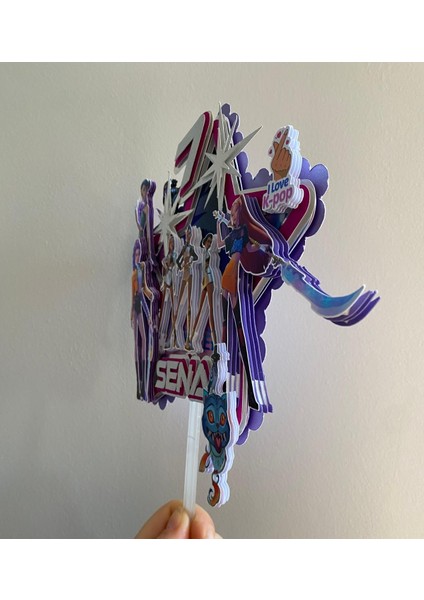 K-Pop Demon Hunters Temalı Doğum Günü Cake Topper – Isim ve Yaşa Özel Pasta Süsü