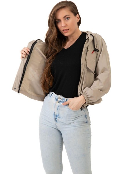 Kadın Su Geçirmez ve Rüzgara Dayanıklı Kapüşonlu Çıt Çıtlı Mevsimlik Yağmurluk fiyatları