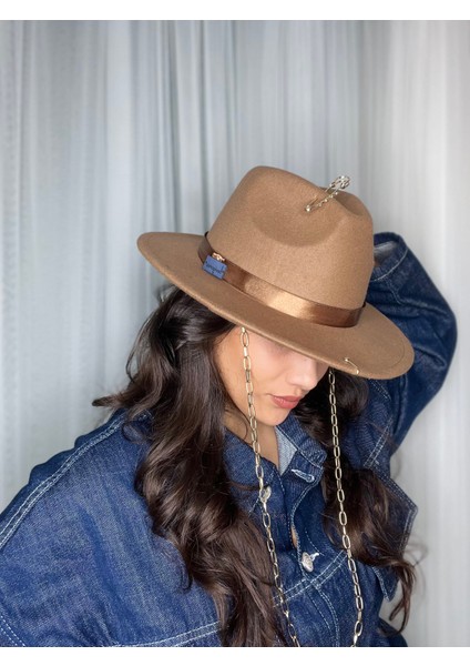 Tasarım Aksesuarlı Panama Fötr Şapka indirimleri