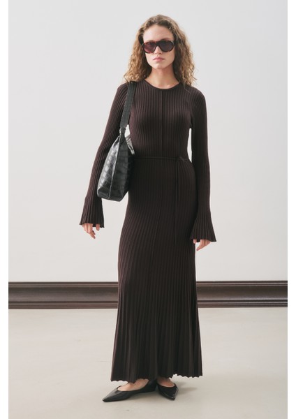 Kloş Etekli Lastik Örgü Elbise Kahverengi