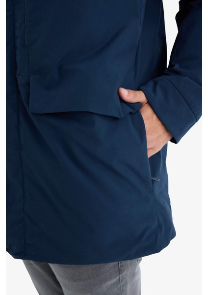 Su İtici Regular Fit Kapüşonlu Fermuarlı İç Cepli Cebi Pelüşlü Mont E9248AX25WN indirimleri