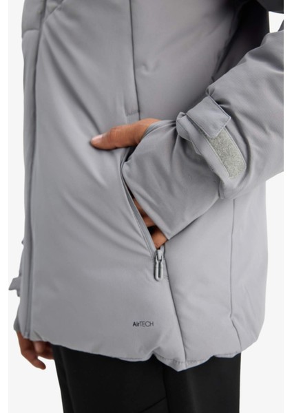 Su İtici Regular Fit Kapüşonlu Fermuarlı Rüzgar Geçirmez Mont E9487AX25WN indirimleri