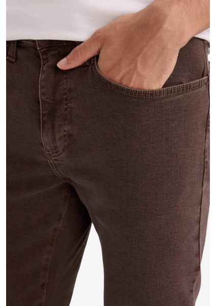 Slim Tapered Fit Dar Kalıp Normal Bel Daralan Paça Jean Pantolon F4046AX25WN fırsatları