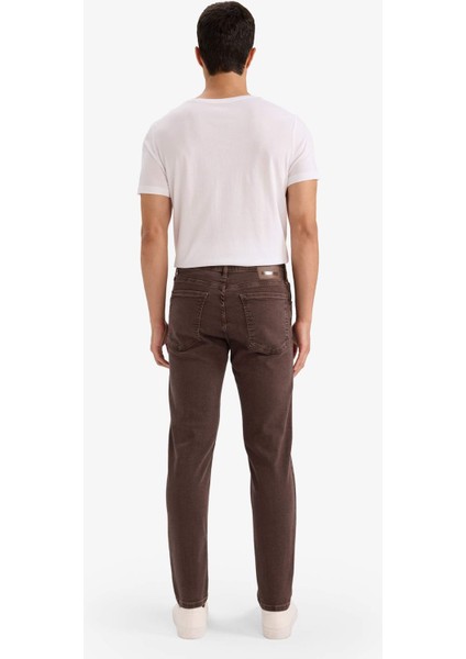 Slim Tapered Fit Dar Kalıp Normal Bel Daralan Paça Jean Pantolon F4046AX25WN indirimleri