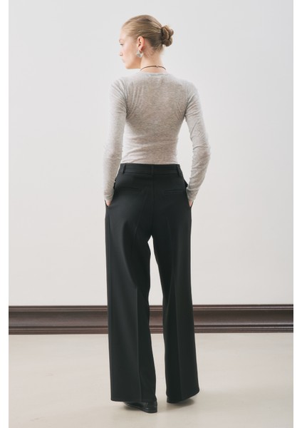 Dına Pile Detaylı Pantolon Siyah