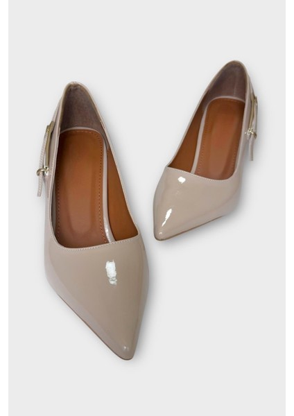 Kadın Rugan Yan Bant Detaylı Topuklu Ayakkabı Bej modelleri