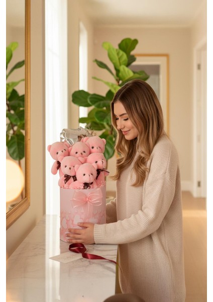Premium Silindir Pembe Kalpli Kutusunda, Kalpli Balonlu 6’lı Pembe Ayıcık Buketi modelleri
