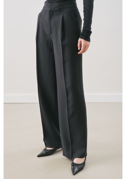 Dökümlü Tencel Pileli Pantolon Siyah indirimleri