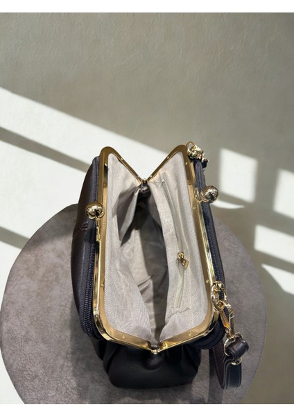 , Klipsli, Çok Gözlü ,yumuşak Deri, Kahverengi Bayan Omuz ve Çapraz Çantası modelleri