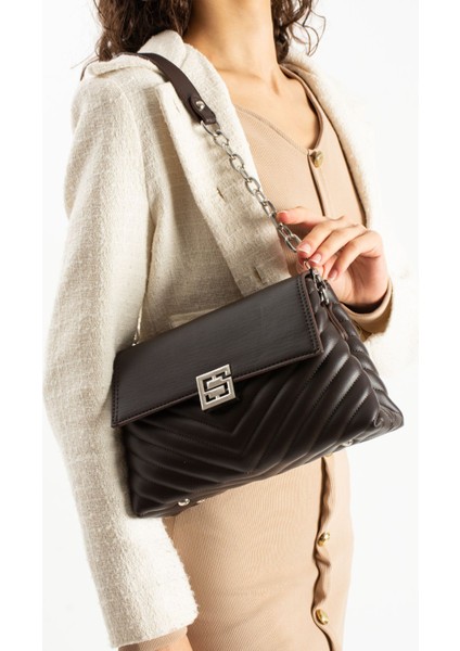 Asel Çanta,şık Tasarımlı kahverengi Kadın Orta Boy Çapraz Çanta ,nakış ve Kapak Detaylı Omuz Çantası