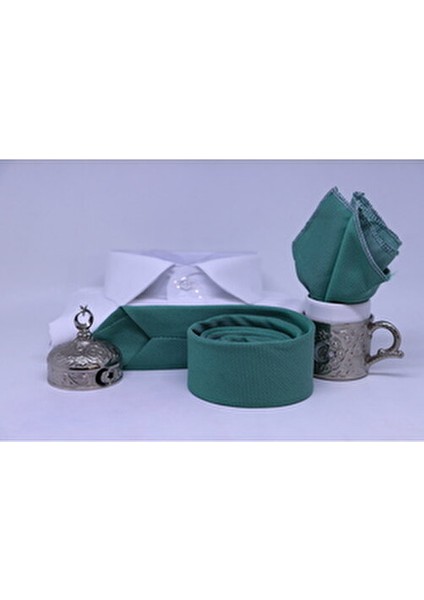 Yeşil Dokuma Kravat Klasik ve Resmi Ortamlara Uygun Şık Tasarım