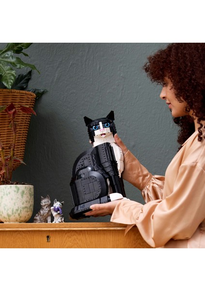 ® Ideas Smokinli Kedi 21349 - Yetişkinler için Model Yapım Seti (1710 Parça)