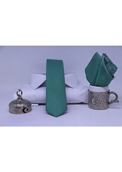 Yeşil Dokuma Kravat Klasik ve Resmi Ortamlara Uygun Şık Tasarım