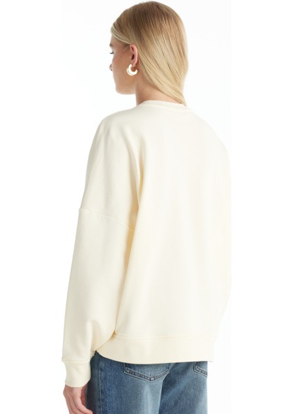 Balıkçı Yaka Nakışlı Ekru Kadın Sweatshırt TBWRTS1083 fırsatları
